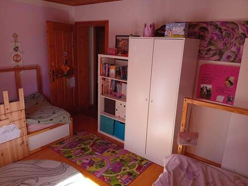 Kinder-/Arbeitszimmer links - 