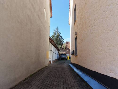 Hofeinfahrt - Mehrfamilienhaus, Wohnhaus mit 250,50 m&sup2; in Creuzburg zum Kaufen