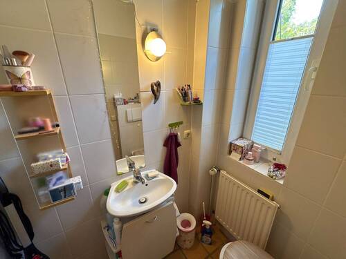 Gäste-WC mit Dusche - 