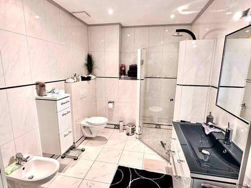 Duschbad/ WC - 