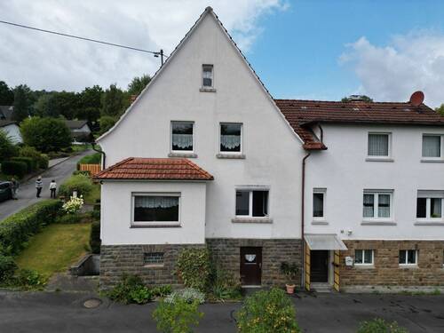 Außenansicht vom Wohnhaus - 4 Zimmer Mehrfamilienhaus, Wohnhaus zum Kaufen in Wiehl