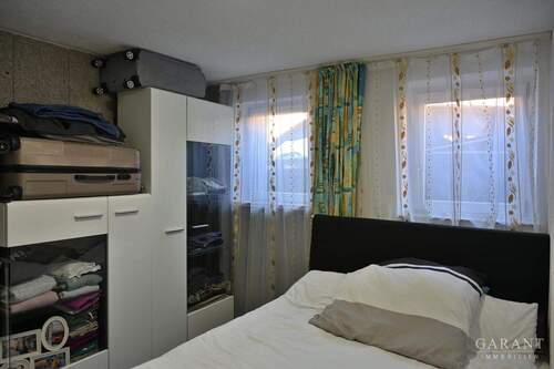 Schlafzimmer EG - Mehrfamilienhaus, Wohnhaus mit 101,00 m&sup2; in Burladingen zum Kaufen