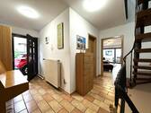 Dielenbereich und Treppenhaus - 4 Zimmer Einfamilienhaus in Köln / Ensen