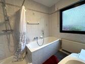 Das Dusch- und Wannenbad mit … - 