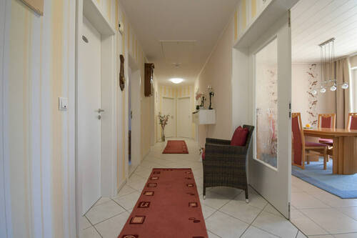 Flur - 4 Zimmer Einfamilienhaus in Wiesmoor