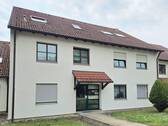 Gesamtansicht des Hauses mit ebenerdigem Zugang - 