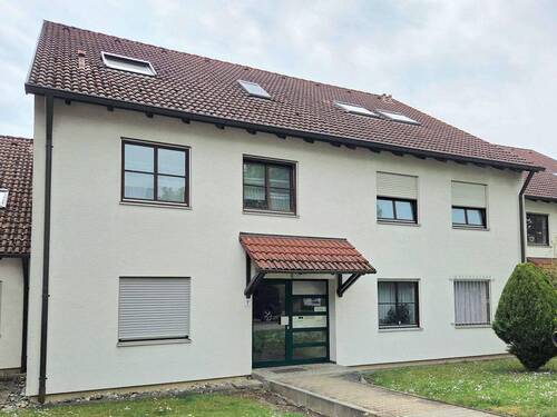 Gesamtansicht des Hauses mit ebenerdigem Zugang - 