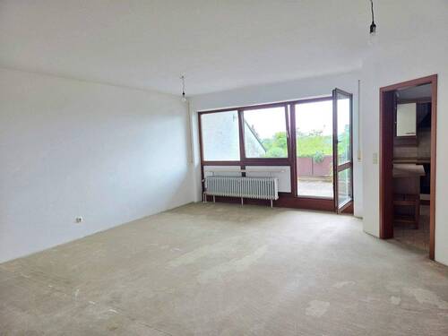 Wohn- und Esszimmer mit Blick zur Küche - 2 Zimmer Terrassenwohnung zum Kaufen in Donauwörth
