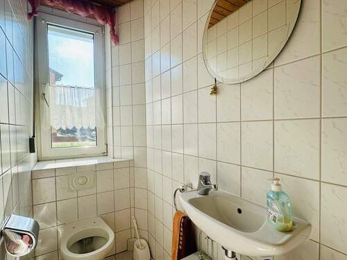 Toilette im Erdgeschoss - 