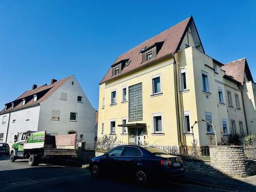 Straßenansicht beider Immobilien - 6 Zimmer Mehrfamilienhaus, Wohnhaus in Gerolzhofen