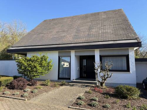 Frontansicht - 5 Zimmer Einfamilienhaus zum Kaufen in Dillingen