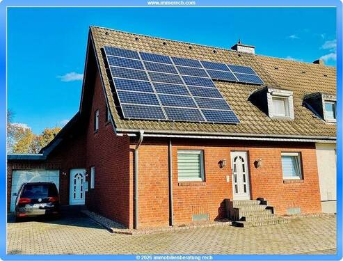 Frontansicht Eingang Wohnung - Schöne drei Zimmerwohnung, mit großer Terrasse, in grünen Umfeld!