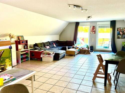 Blick ins Wohnzimmer - 