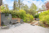 Sonnige Süd-Terrasse mit Blick ins Grüne - 