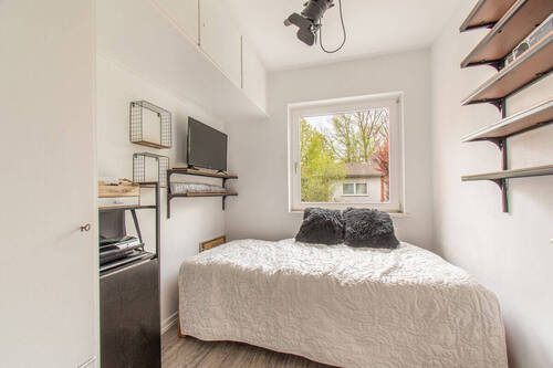 Kompaktes Schlafzimmer mit guter Raumnutzung - 