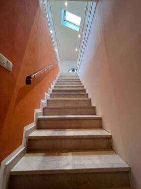 interne Treppe zum III. OG - 