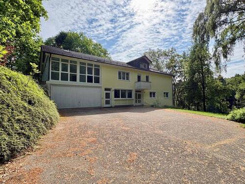Zufahrt - Mehrfamilienhaus, Wohnhaus mit 530,00 m&sup2; in Winzer zum Kaufen