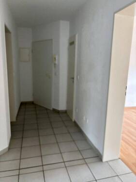 Flur mit Wohnungseingang - 