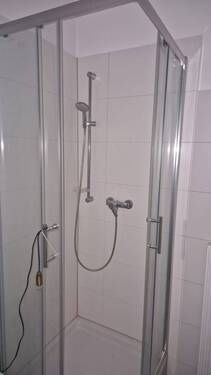 Bad mit Dusche - 