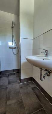 Gäste-WC mit Dusche im EG - 