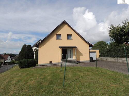 Frontansicht - #SUPER Herbst Preis #Provisionsfrei für Käufer, Einfamilienhaus in sonniger Lage. 36103 Flieden - OT