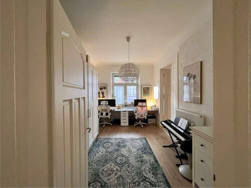 Bild 1 - Modernisierte Jugendstil-Altbauwohnung (3-Zimmer) mit Balkon in zentraler Lage