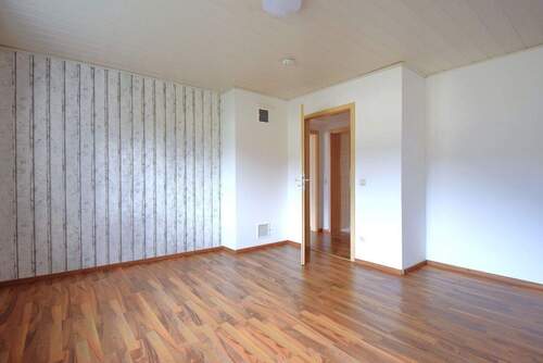 Schlafzimmer mit Blick in den Flur - 
