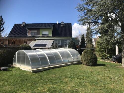 Überdachter Pool im Garten - Ein Juwel - sehr gepflegtes Raumwunder, unterk., Wintergarten, Pool, Doppelcarport + Tiefgarage