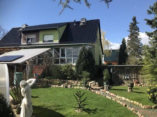 Ansicht aus dem schönen, gepflegten Garten - 8 Zimmer Einfamilienhaus zum Kaufen in Roskow - Weseram