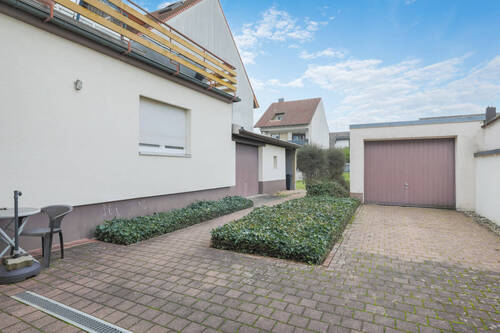 Innenhof - Mehrfamilienhaus, Wohnhaus mit 155,80 m² in Stutensee / Blankenloch zum Kaufen