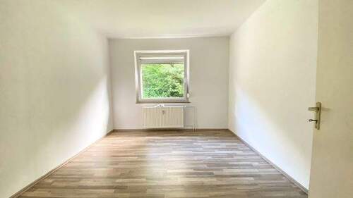 Schlafzimmer 1 - Gepflegte 3-Zimmer-Dachgeschosswohnung im Landemerter Weg