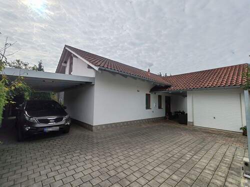 Hausansicht Einfahrt - 