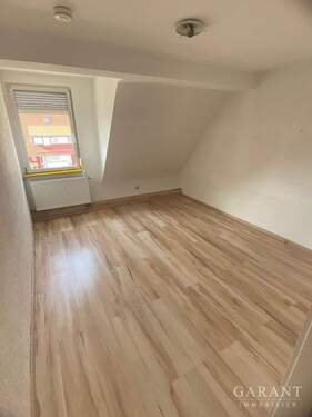 2. OG Schlafzimmer - Mehrfamilienhaus, Wohnhaus mit 343,00 m&sup2; in Reutlingen zum Kaufen