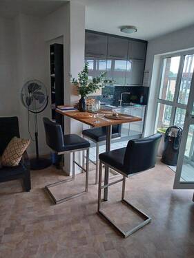 Stehtisch - 1 Zimmer Etagenwohnung in Kiel