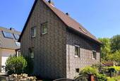 Hausansicht - 7 Zimmer Einfamilienhaus zum Kaufen in Isernhagen