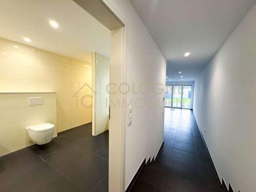 Flurstück mit Zugang zu Badezimmer und Wohnzimmer - 