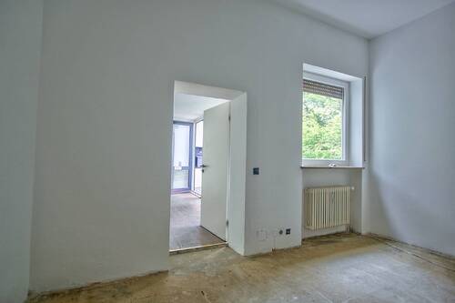 Durchgang zur Hauptfläche - Büro zur Miete in Tutzing