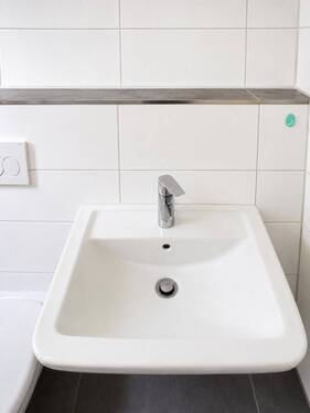 neuwertige Ausstattung - 