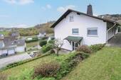 Hausansicht - ZFH mit Wertsteigerungs- und Ausbaupotenzial in naturnaher Lage zur flexiblen Nutzung