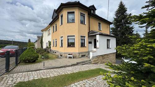 Zufahrt/Hauseingang - Moderne Immobilie mit Platz und Charme!