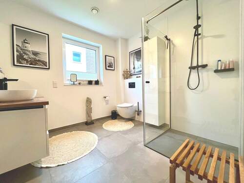 Im Bad setzen edle Accessoires ein Zeichen - 