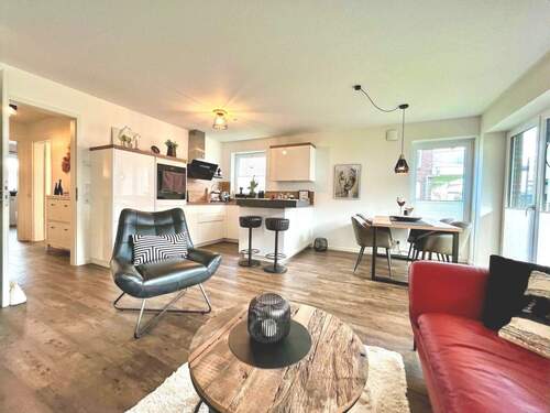 Hell, großzügig und gemütlich ist der Wohn-Essbereich - 