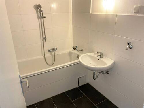 Bad mit Wanne - 