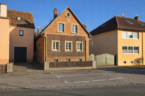 Aussenansicht - Historisches Wohnhaus in Obernzenn - geschützter Innenhof & überraschend viel Wohnraum auf ca. 160 m² Wohnfläche