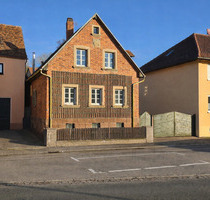Historisches Wohnhaus in Obernzenn - geschützter Innenhof & überraschend viel Wohnraum auf ca. 160 m² Wohnfläche