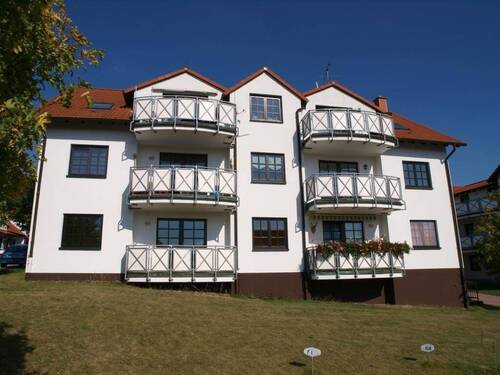 Hausansicht - GEPFLEGTES MEHRFAMILIENHAUS IM SPECKGÜRTEL VON DRESDEN