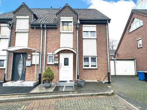 Hausansicht Vorderseite - 5 Zimmer Doppelhaushälfte zum Kaufen in Neuss