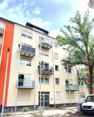 Haus Außenansicht 1 - 2-Zimmer-Eigentumswohnung mit Balkon und Einzelgarage in Mannheim-Rheinau