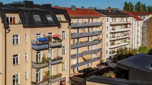 Balkon mittleres Haus im 4.OG - 3 Zimmer Etagenwohnung zum Kaufen in München