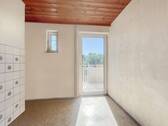 Küche mit Zugang zum Balkon - 